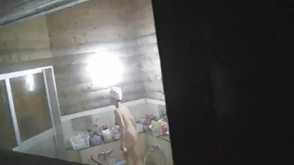 Linda morena cansado de trabajar en el equipo y decidió chicas colegiales masturbarse el coño