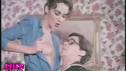 Rubia tetona desnuda se prepara para comer y se xxx 18 colegialas folla a su marido en la cocina