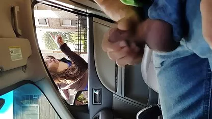Joven rubia puta bebidas cum después del cogiendo con la colegiala sexo