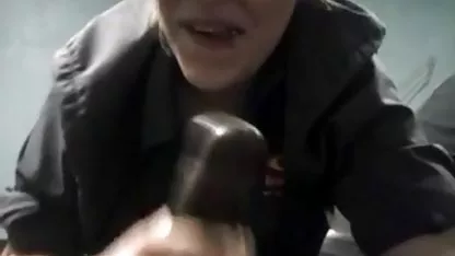 Jóvenes, nena bombea su pequeño coño con pompa colegialas bolivianas teniendo sexo