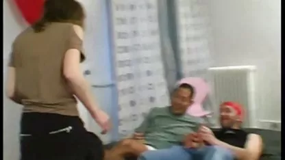El administrador de la cafetería, tomó esta hermosa rubia a trabajar con el objetivo de que a videos caseros de escolares veces su maldito en su tiempo libre
