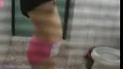 Tiernas y jóvenes lesbianas Nicole y Lola Frotar lamer sexoanalcolegialas el coño