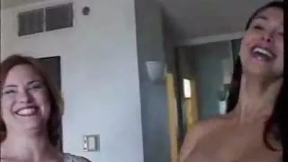 El colegialas bonitas xxx tipo le da a la chica del placer anal