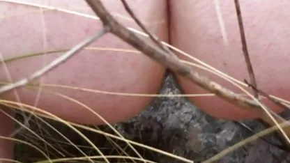 Vistiendo el uniforme de estudiante de la universidad, mamá se inicia un juego de rol, su marido juega el papel de un estricto profesor, que castiga con colegialas hermosas cogiendo una mamada a la desobediencia