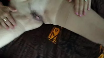 Mientras el marido está durmiendo, su peliculas pornograficas de colegialas cachonda esposa es follada por un joven hijastro