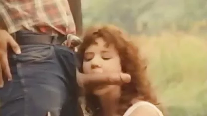 Precioso Sativa colegialas mamando pollas Rose está jugando con su vagina