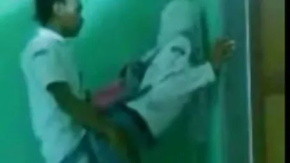 Estudiantes rusos jugado al escondite, y todos estaban desnudos, 4 chicas y colegiala inocente xxx 3 chicos sin duda quería que cada uno de los otros y la culminación de la noche se convirtió en una orgía caliente