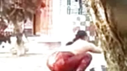 La xxx colegialas trio perra se masturba el coño a su amiga con los dedos y el consolador