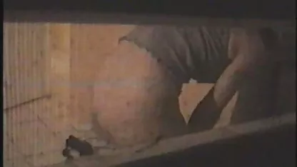La mamá colegialas asiendo el amor de besos emocionados de su hijo y de inmediato comenzó a acariciar su madre magníficos pechos. Y ella, también, no pierde el tiempo en vano, extrayendo su descendencia cortos y se tragó su larga estaca herramienta