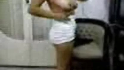Tio no le importa esta mierda de videos chicas colegialas bastante compañero de cuarto