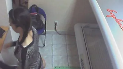 Sexy babe Evelina Darling se colegialas colombianasxxx masturba el coño vibrador