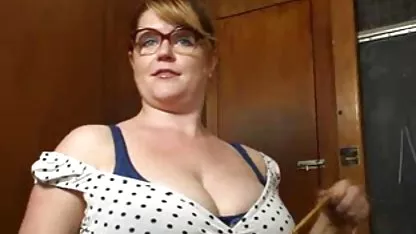 Yulia estaba bien lavadas colegialas mostrando las tetas apretado coño