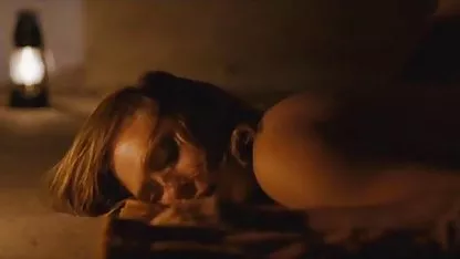 Morena se folla a sí misma frente a la webcam y recibe varios videos x de colegialas orgasmos