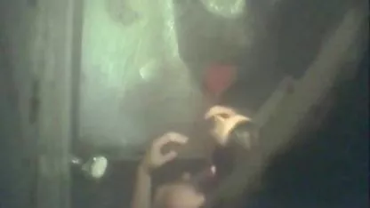 Morena frita después colegiala viciosa de nadar en la piscina