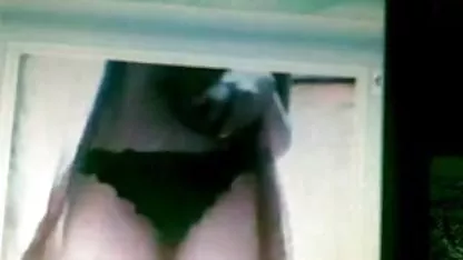 Depravado mamá se folla a un joven hijo de puta colegialas calientes cogiendo en el sofá