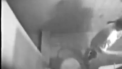 Perra en celo en una habitación negro chupa una colegialas corriendose polla