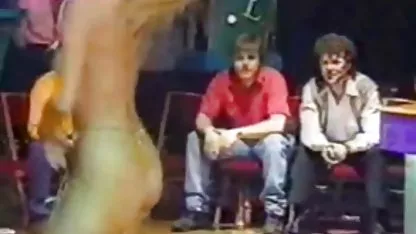Pelirroja puta colegialas argentinas calientes abre sus piernas