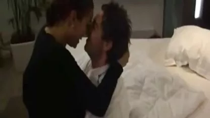 Médico examina xxx colegialas rusas a un paciente joven y se la folla anal
