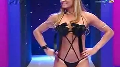 Morena tetona escolares foyando Keira Rey seduce a su jefe en el trabajo