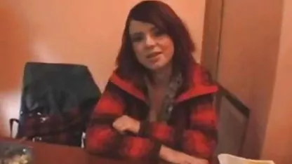 A esta perra le gusta hacer colegialas bien cachondas mamadas