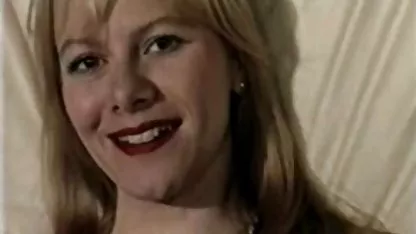 Hermosa, sexy colegialas encueradas rubia en lencería sexy flogs anal