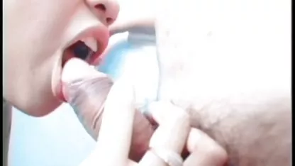 Jóvenes primer anal colegiala ramitas acariciar su coño en la playa