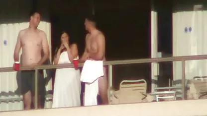 Hombre videos de colegialas colombianas folla a la tetona en la cama con su grasa, torcidos polla