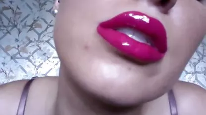 El bebé vio a colegialas porhub un hombre en el teléfono y consiguió caliente