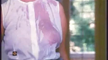 Pelirroja chica colegialas reales desnudas diligentemente chupa la polla y se escuchan los gemidos de su amado