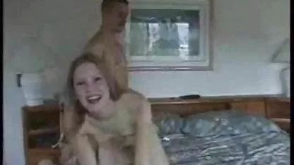 Lindo lesbianas suavemente colegialas enseñando la panocha besar y lamer el coño dulce
