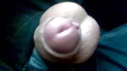 Después de jugar con los miembros de su marido y xxx de escueleras su amigo borracho, la perra se escapó a la ducha, lavar el esperma de su cara