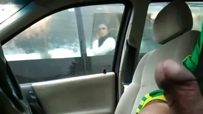 Hombre maduro se quitó super colegialas calientes joven morena Cindy Cruz y se la folla en la habitación