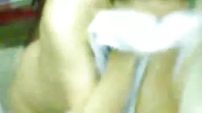 Hermosa videos de colegialas peludas niña Hispana chupa una polla a un cliente