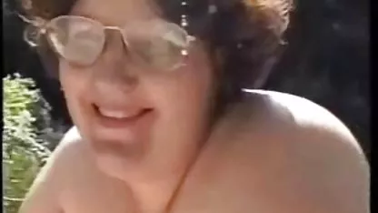 Rubia caliente se metió videos gratis de colegialas en una bañera de gangbang con lujuriosos hombres