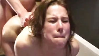 Linda rusa os invitó a un chico y le ofreció un trío videos de colegialas teniendo sexo