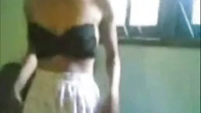Pelirroja puta en el rodaje colegialas españolas calientes de su gran culo en la cámara